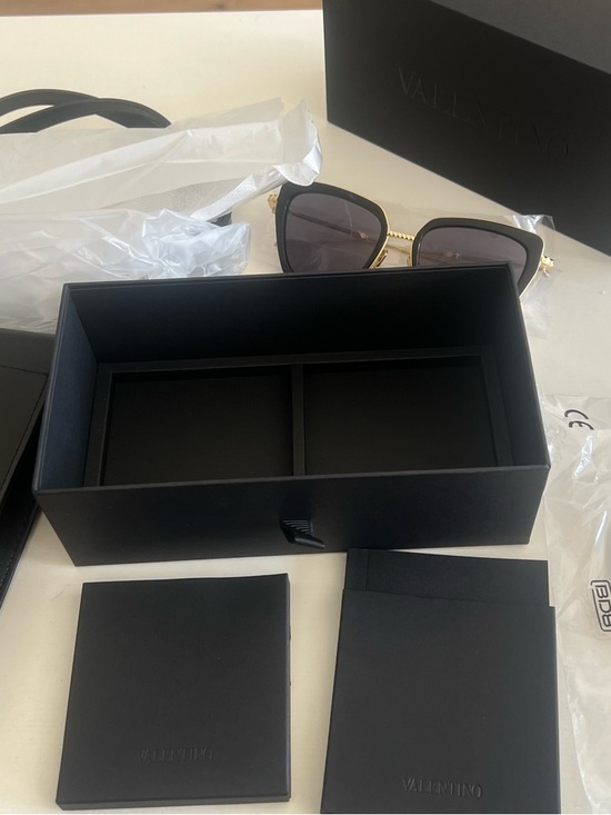 Valentino Garavani Black 52mm Cat Eye Sunglasses with Crossbody Case/Bag main image 8